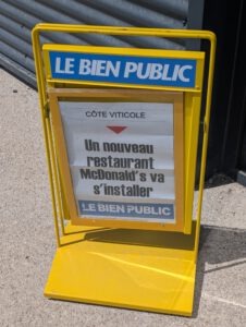 Krantenkop voor opening nieuwe McDonald's in de Bourgogne