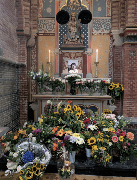 Altaar voor Reve in de Sint-Vituskerk in Blauwhuis