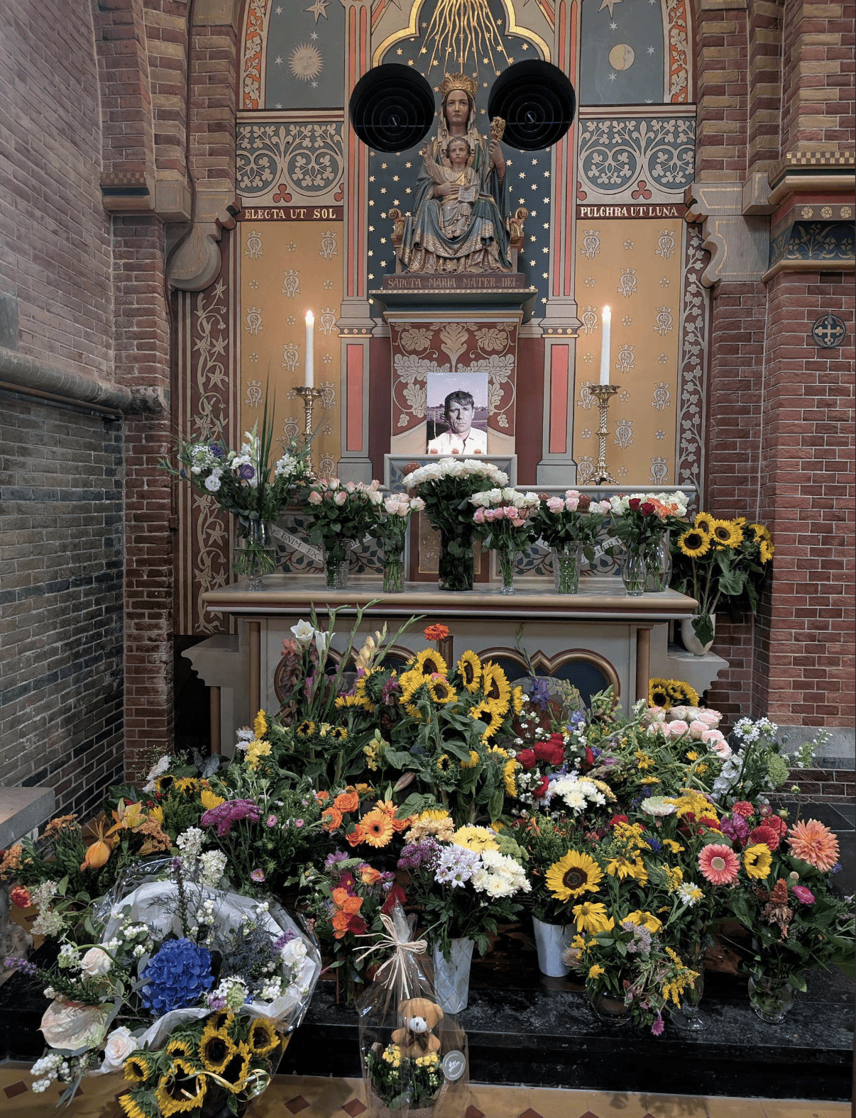 Altaar voor Reve in de Sint-Vituskerk in Blauwhuis