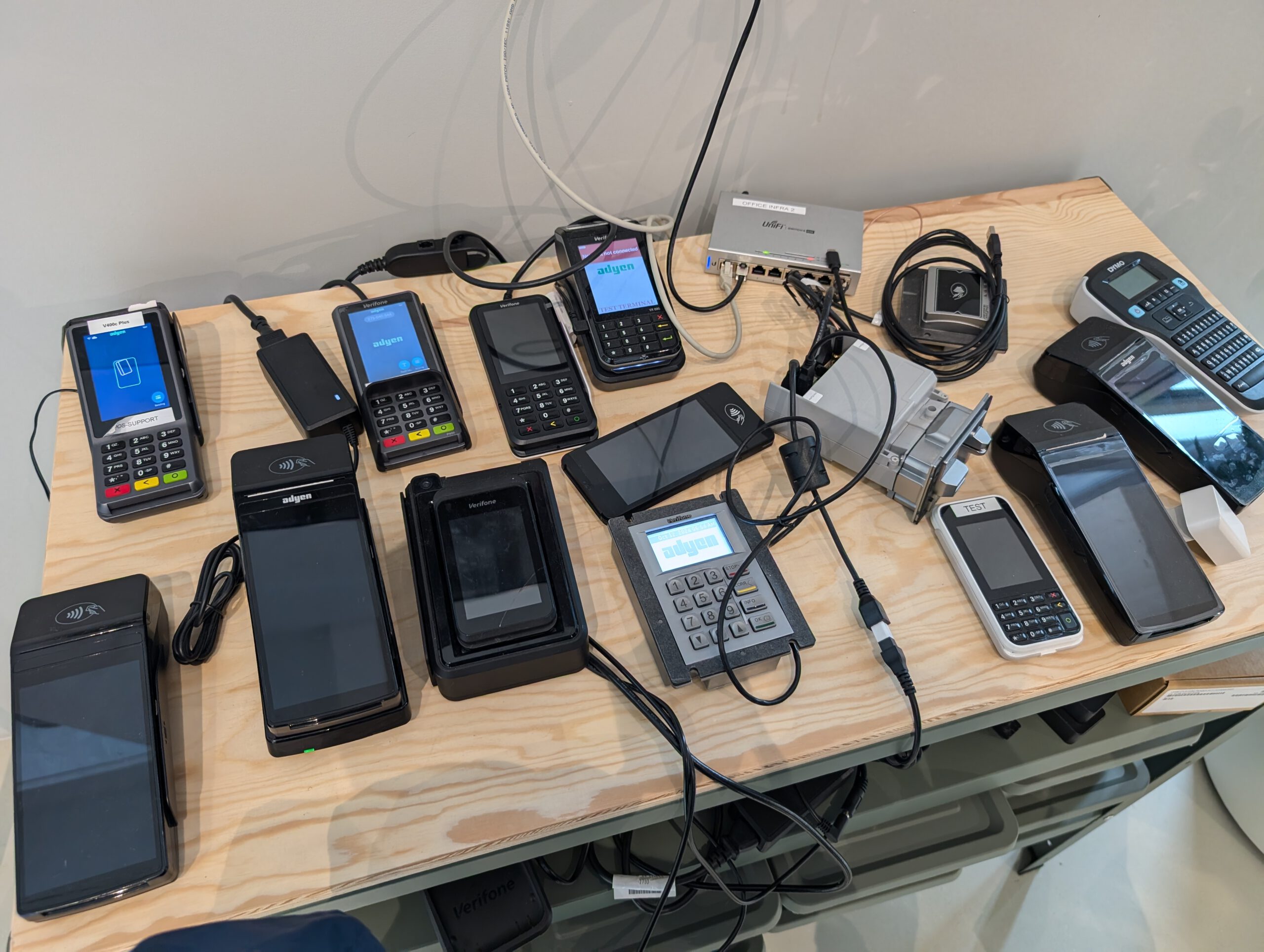 Pinterminals op kantoor bij Adyen