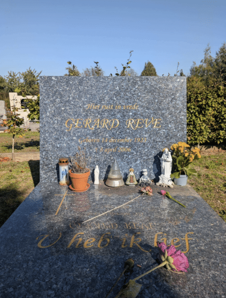 Graf van Gerard Reve in Machelen, Zulte, België