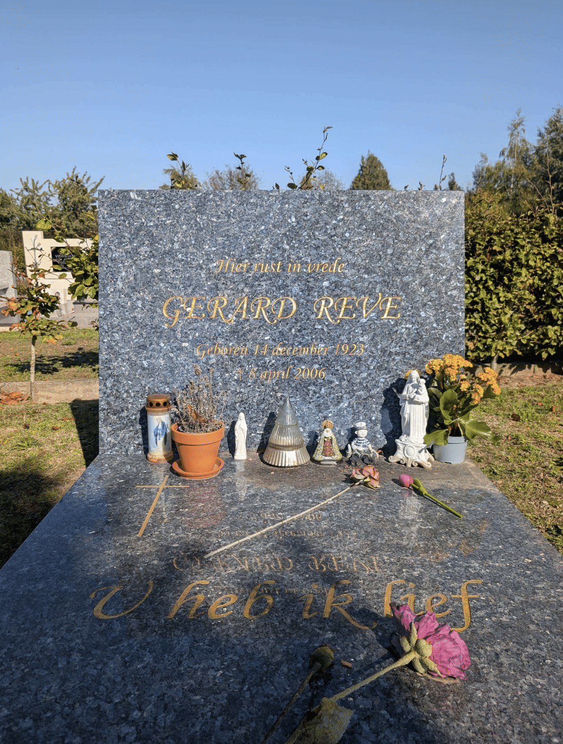 Graf van Gerard Reve in Machelen, Zulte, België
